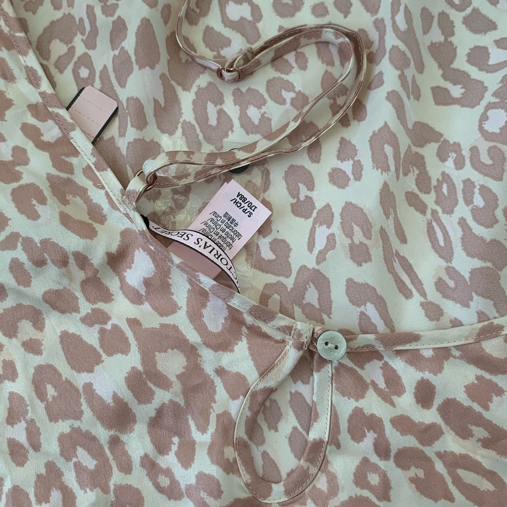 New XS Victoria’s Secret Satin Cami Top NWT - Picture 3 of 3